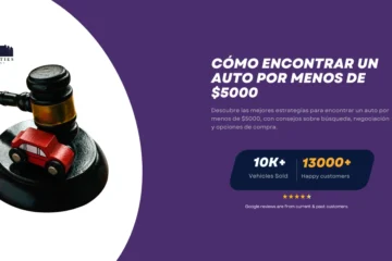 Martillo de subasta con un pequeño automóvil rojo sobre una base negra, junto al texto sobre cómo encontrar un auto por menos de $5000.