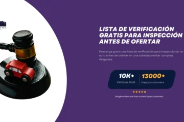 Martillo de subasta con un pequeño automóvil rojo sobre una base negra, junto al texto sobre una lista de verificación gratis para inspección antes de ofertar.